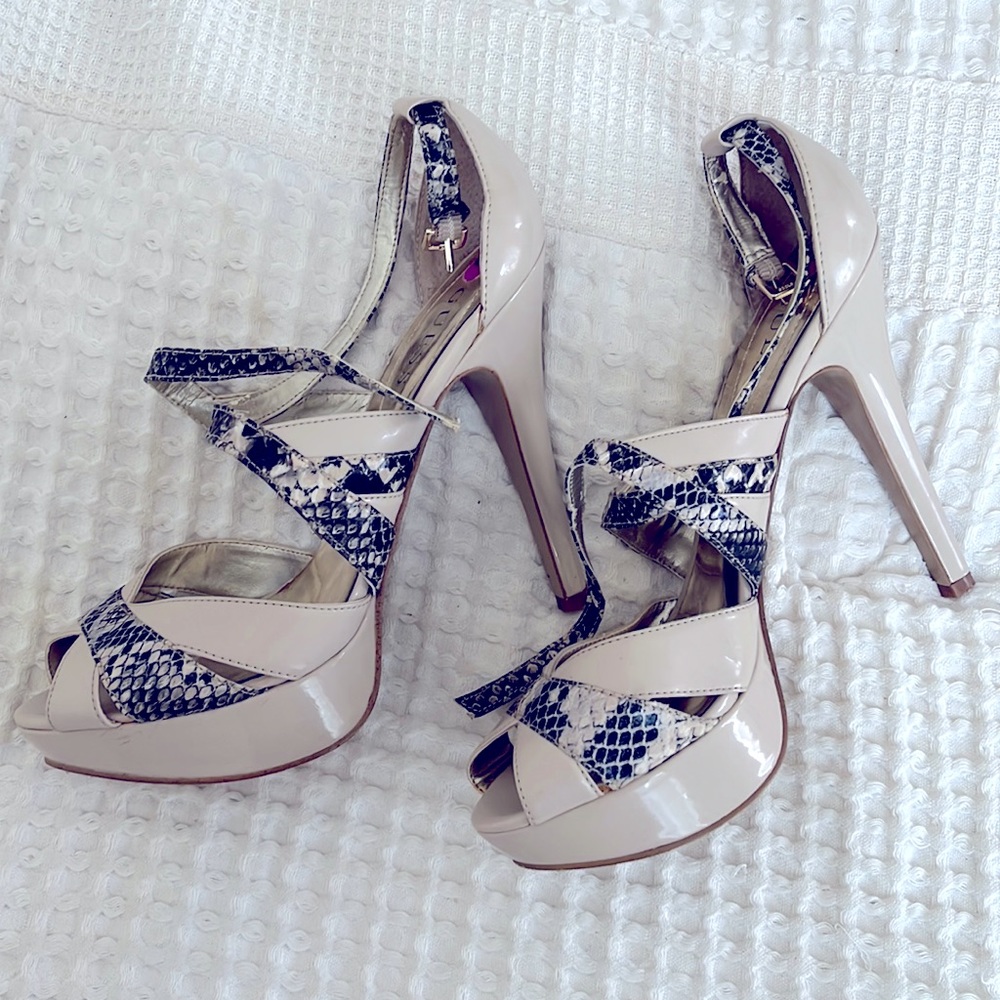 Guess high heel shoes 8.5  ‼️SOLD‼️❌
